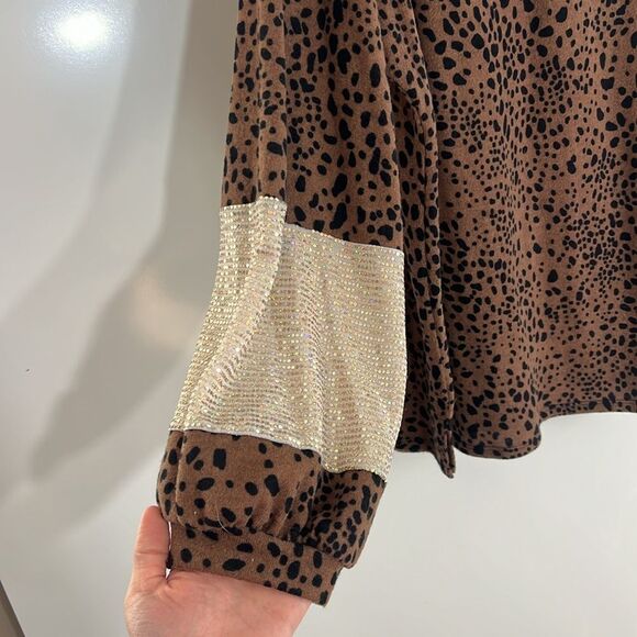 Homeyme Curvy Animal Print Long Sleeve Top with Sequin Accent Sleeves Size XXL - Picture 2 of 7